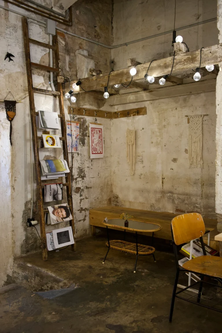Read more about the article How to Add Vintage Decor to Your Home