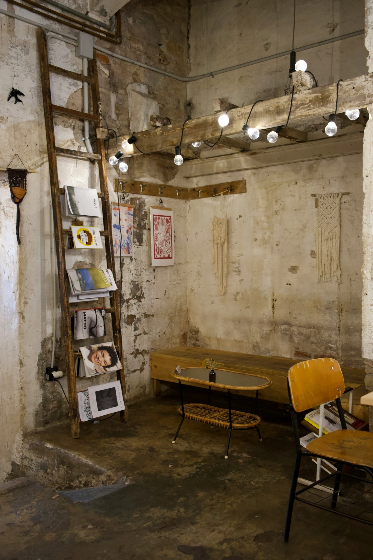 You are currently viewing How to Add Vintage Decor to Your Home