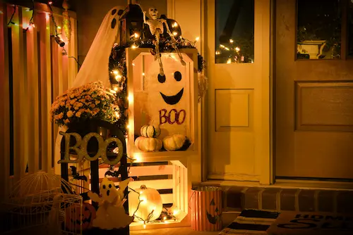 “Cute and family-friendly outdoor Halloween decorations with pumpkins and ghosts”